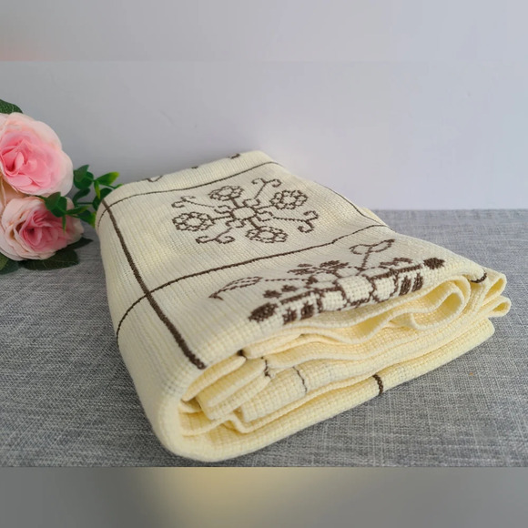 Vintage Handmade 70s-80s Cream/Yellow Cross Stitch Floral Tablecloth 45x43 in - Picture 1 of 6